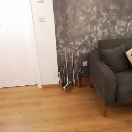 Kalidonia , Spacious 2 Bedroom With Office Apartamento