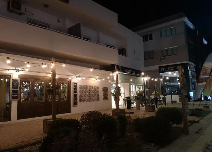 Kalidonia , Spacious 2 Bedroom With Office Διαμέρισμα