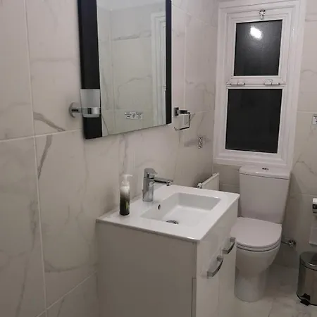 Apartment Kalidonia , Spacious 2 Bedroom With Office *
