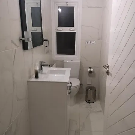 Kalidonia , Spacious 2 Bedroom With Office *