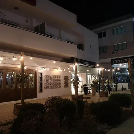 Kalidonia , Spacious 2 Bedroom With Office 公寓