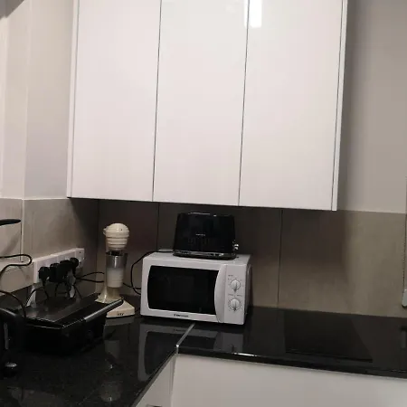 Kalidonia , Spacious 2 Bedroom With Office 尼科西亚