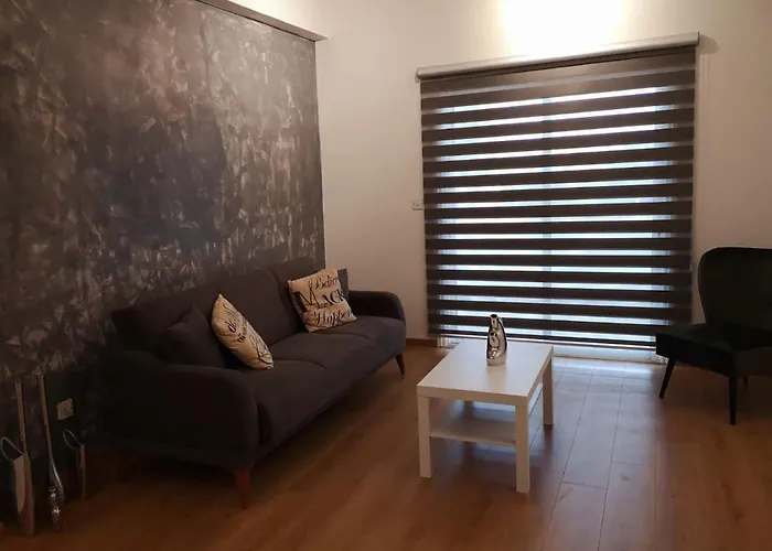 Kalidonia , Spacious 2 Bedroom With Office * ニコシア