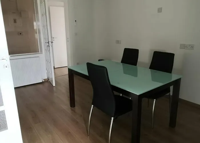 Lägenhet Kalidonia , Spacious 2 Bedroom With Office Nicosia