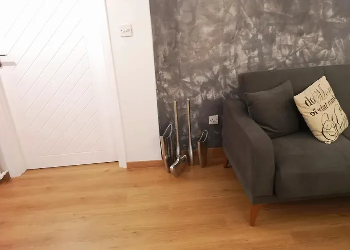 Kalidonia , Spacious 2 Bedroom With Office アパート