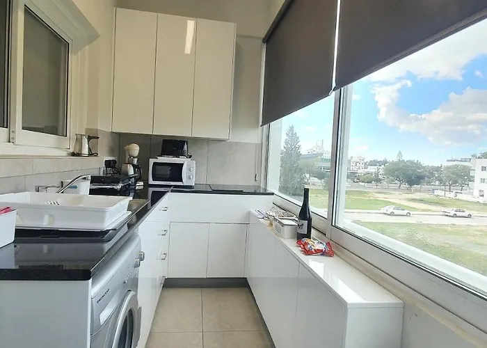 Kalidonia , Spacious 2 Bedroom With Office アパート ニコシア